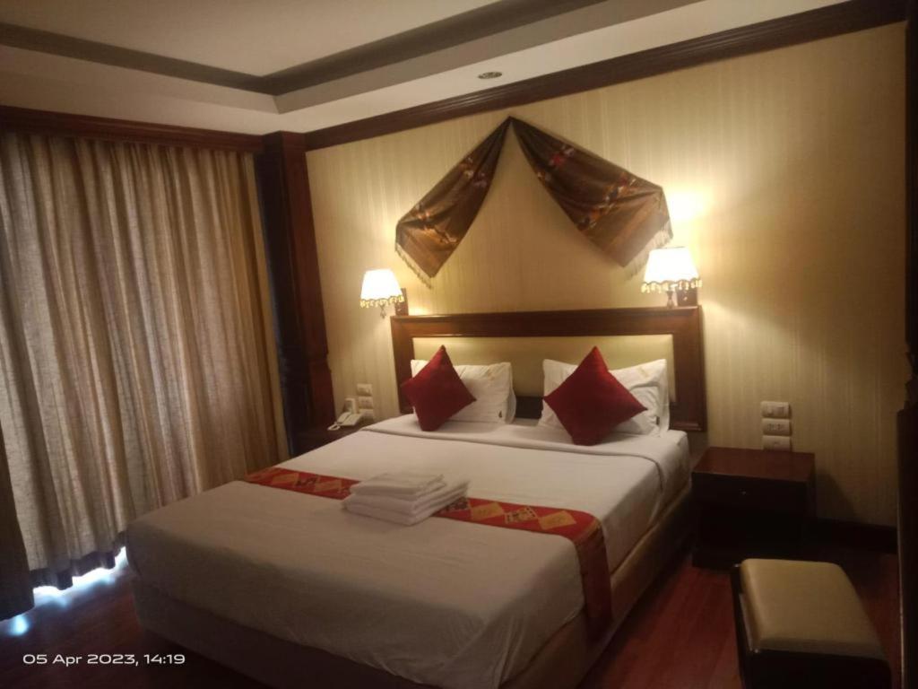 Leuxay Hotel Вьентьян Экстерьер фото