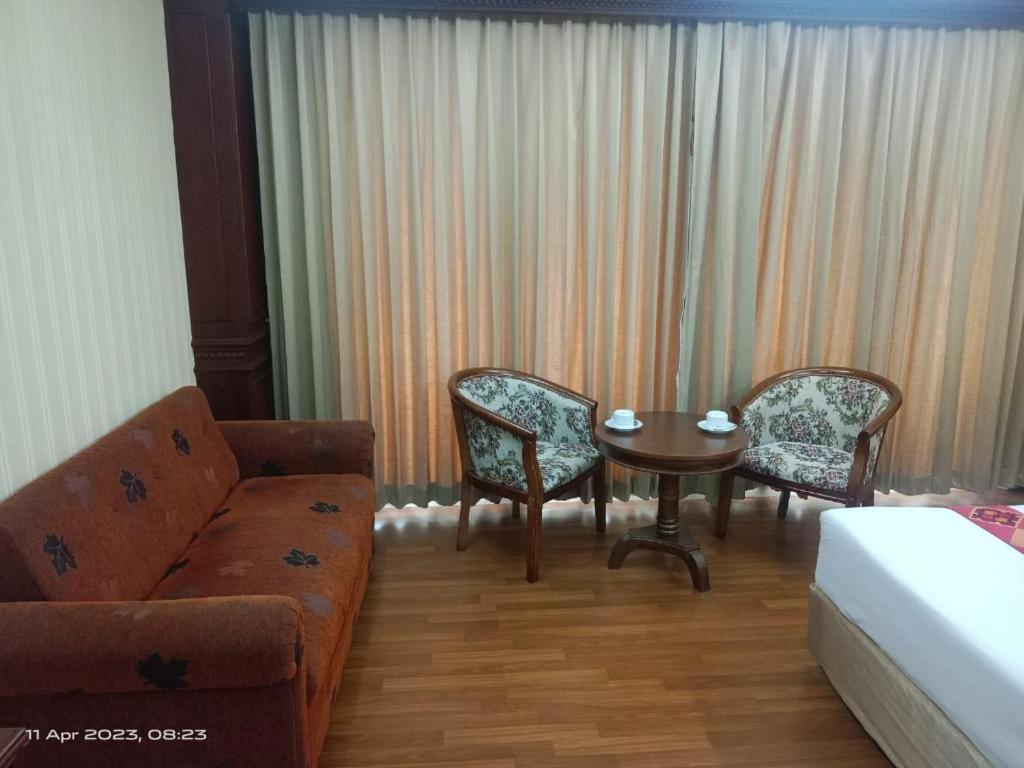Leuxay Hotel Вьентьян Экстерьер фото